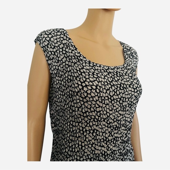 Kim Rogers casual accordion style top shirt MP white black abstract  sleeveless - Picture 4 of 10